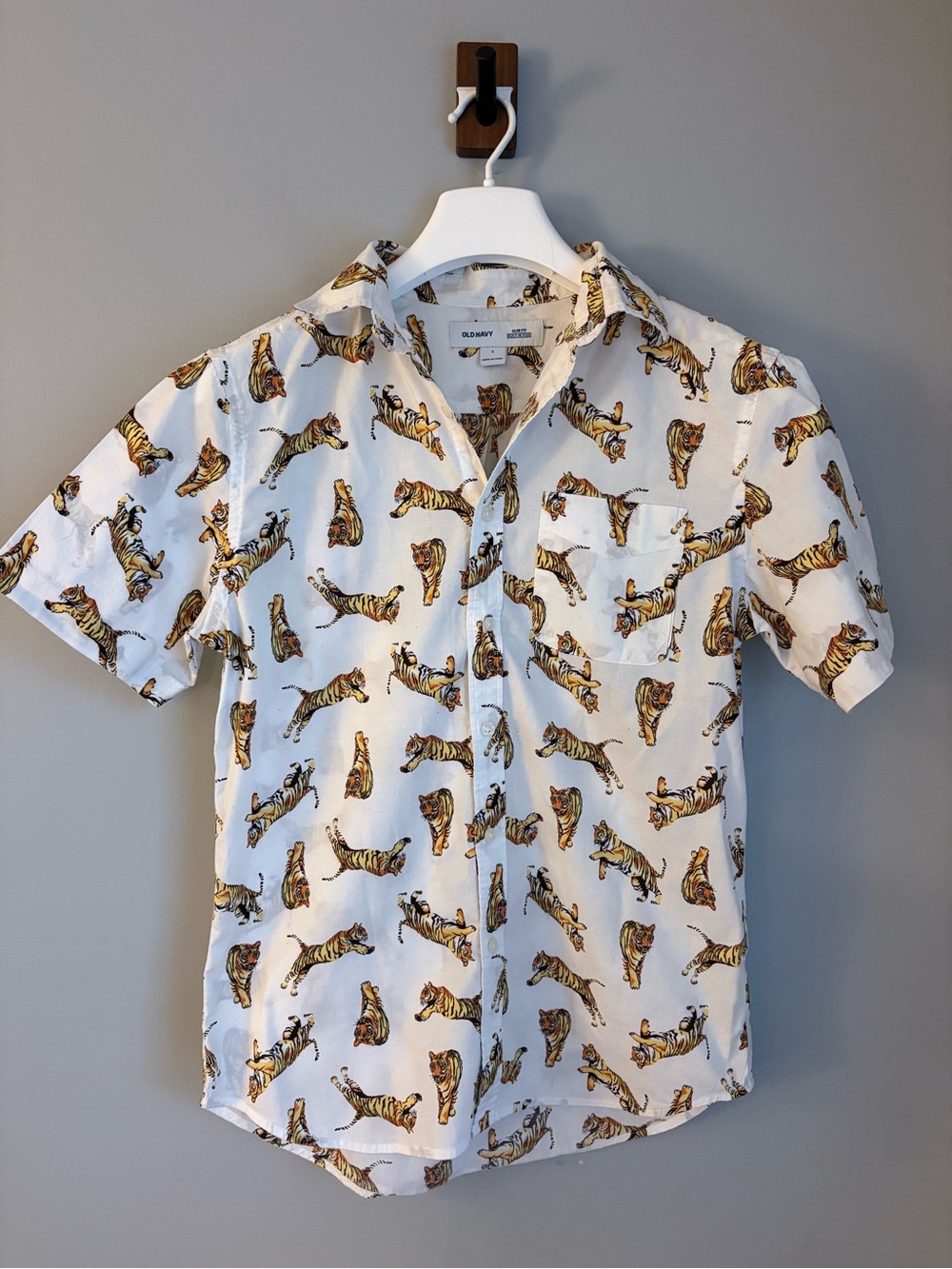 Old Navy Tiger Print Short Sleeve Button-Down Shirt animal print